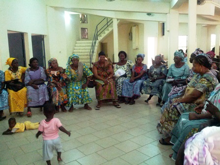 Des questions réponses dans les atéliers entre mamans et filles Des questions réponses dans les atéliers entre mamans et filles